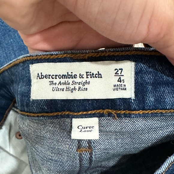 Abercrombie Women's Curve Love Ultra High Rise Ankle Straight Jean 27 Short - Picture 5 of 8